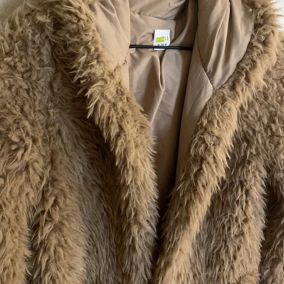 GIRLS Beige Shaggy Jacket w Hoodie & Pockets size 14-16 - Picture 2 of 7